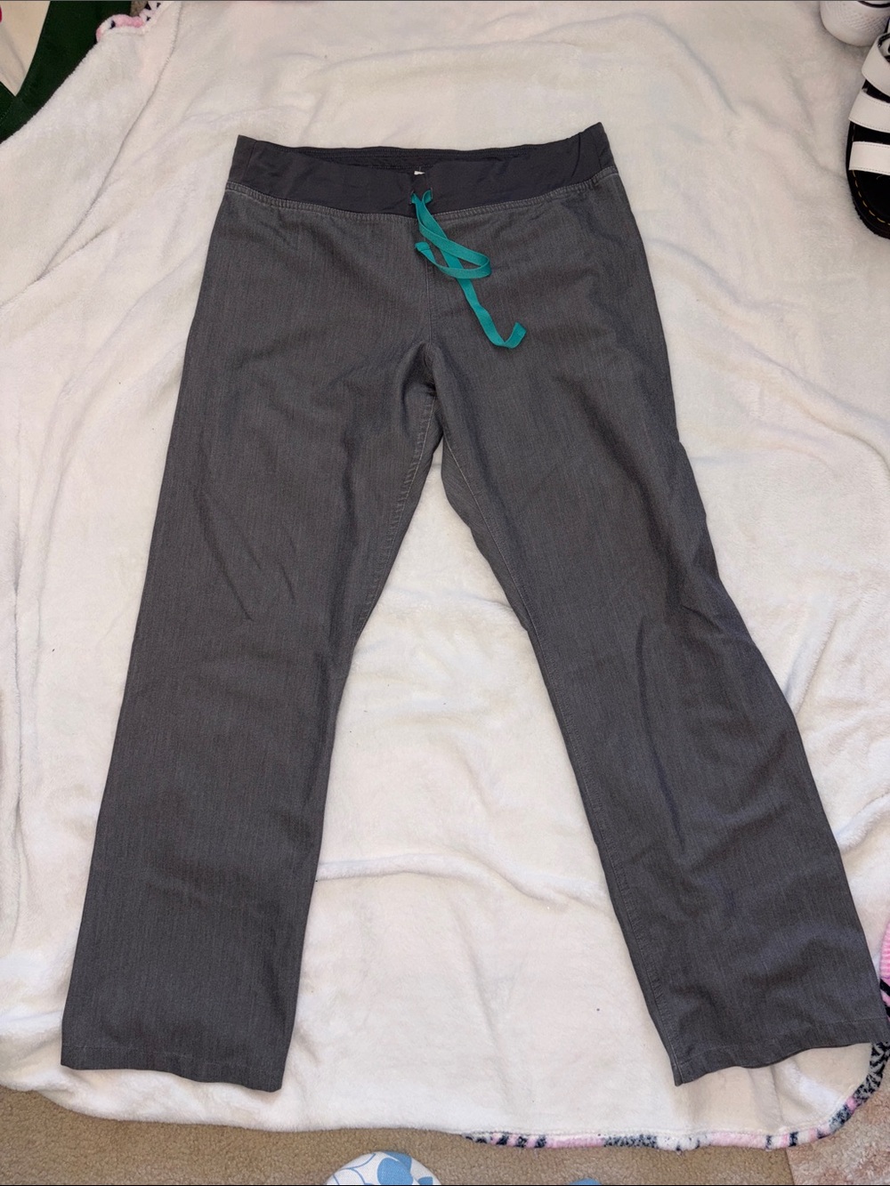 Figs standard scrub pants